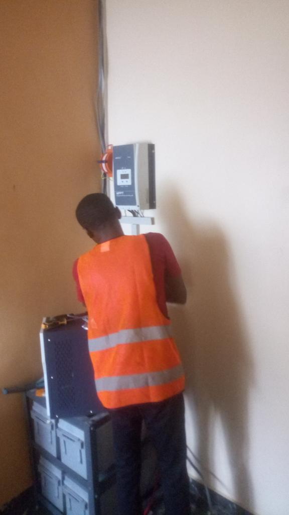 Mazinegroup's tweet photo. In progress. 3.5kw solar power project.  @Gidi_Traffic #solarpower #premiumsolarpower #lagos https://t.co/HQqtNddowY