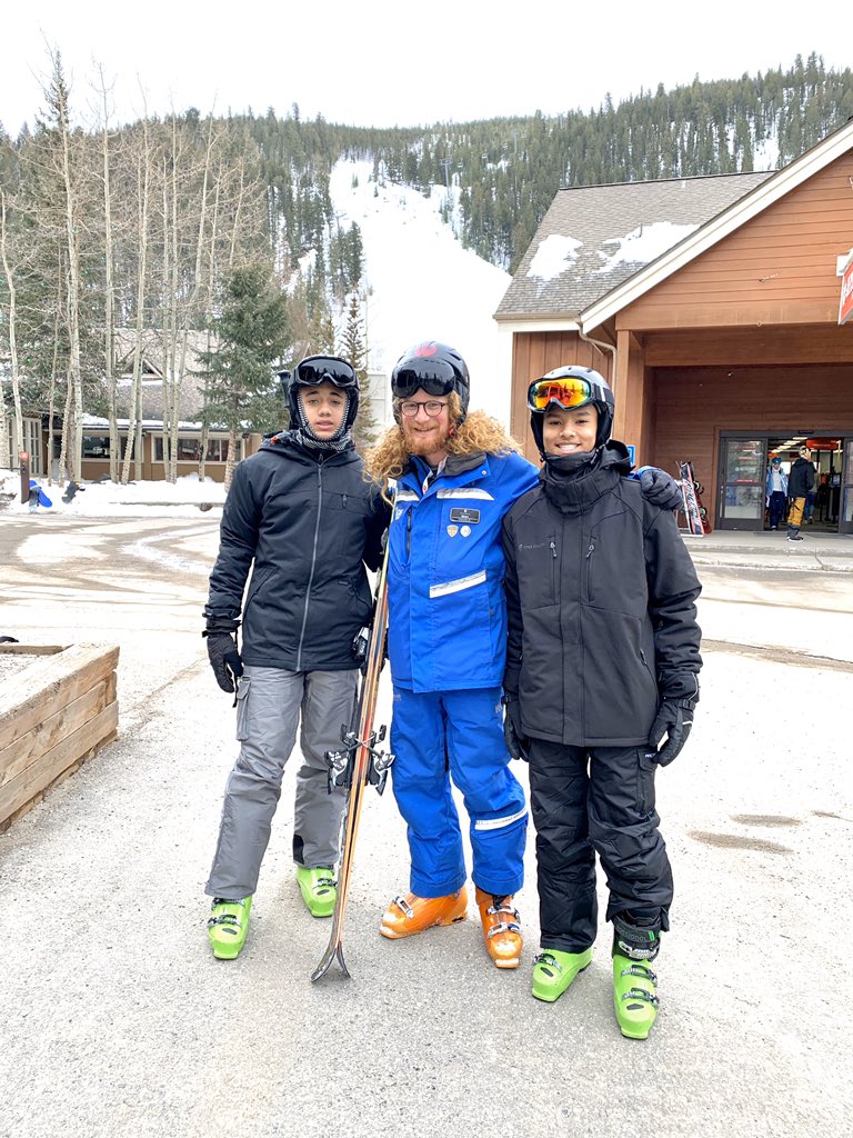 cbwcbw's tweet photo. Spring breakin it in the Colorado mountains with bestfriends/teammates ☃️❄️⛷
#Keystone2020 #medlinMustangs #MajorPow #MakingMemories https://t.co/u8JRA6cPWY