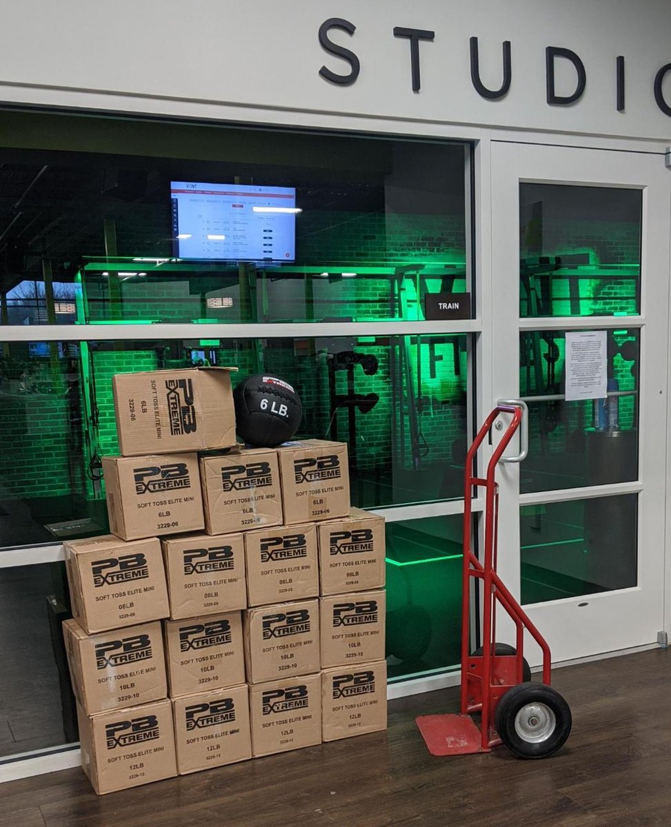 VentFitness's tweet photo. Special delivery for our E3 Training studios! New medicine balls are fresh off the truck and ready for class this week 🙌 #NewEquipment #MedicineBalls #VENTFitness https://t.co/xuyvzA1GxD