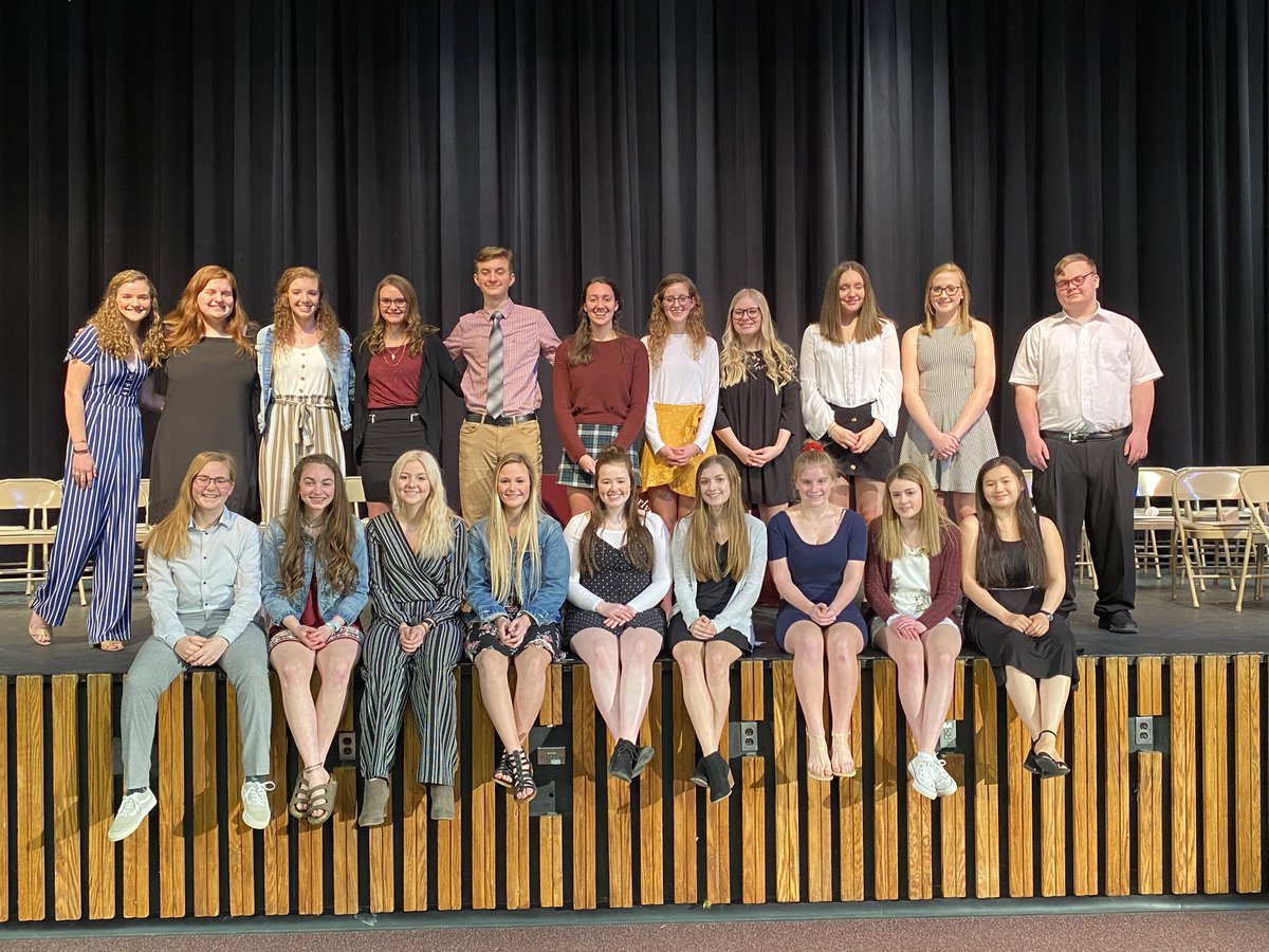 EricSchnabl's tweet photo. Twenty S-E students inducted to the National Honor Society this evening. This is a phenomenal group of young leaders. We’re very proud of your accomplishments and look forward to great successes in the future! https://t.co/6C8wOgxrQP