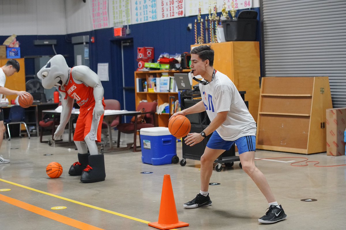 RGVVipers's tweet photo. In celebration of NBA Fit Week, the #RGVVipers Organization spent today at Eisenhower Elementary, teaching the importance of a healthy and active lifestyle. Jr. Vipers Staff, Fang and the Snake Charmers enjoyed a day of basketball exercises! ππ #NBAGLeague #NBAFitWeek #NBACares https://t.co/jeNHporh8F