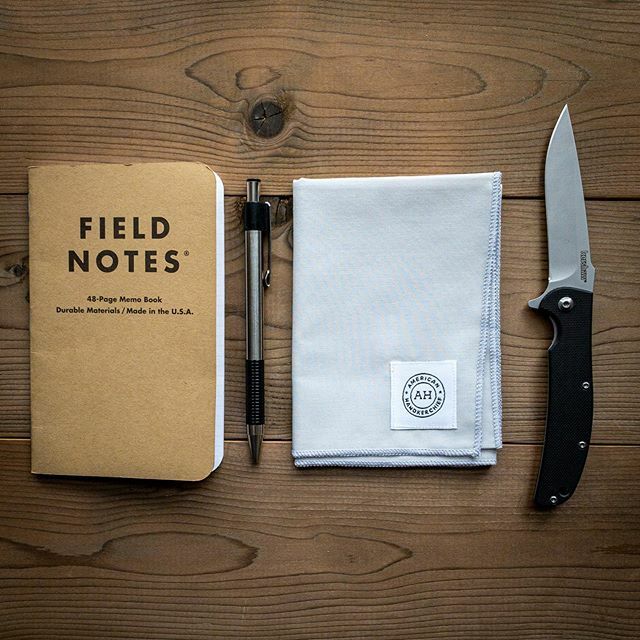 HandkerchiefUSA's tweet photo. A simple, understated #edc for the #weekend. #carry well friends .
.
.
.
#hankderchief #bandana #everydaycarry #edchank #edcgear #edccarry #edccomminity #edclife #edccooperative #edcsale #edcshowcase #pocketdump #pocketcheck #pocketgear #dailycarry #hand… https://t.co/S6p50OBFrD https://t.co/wCkFf0KfhG