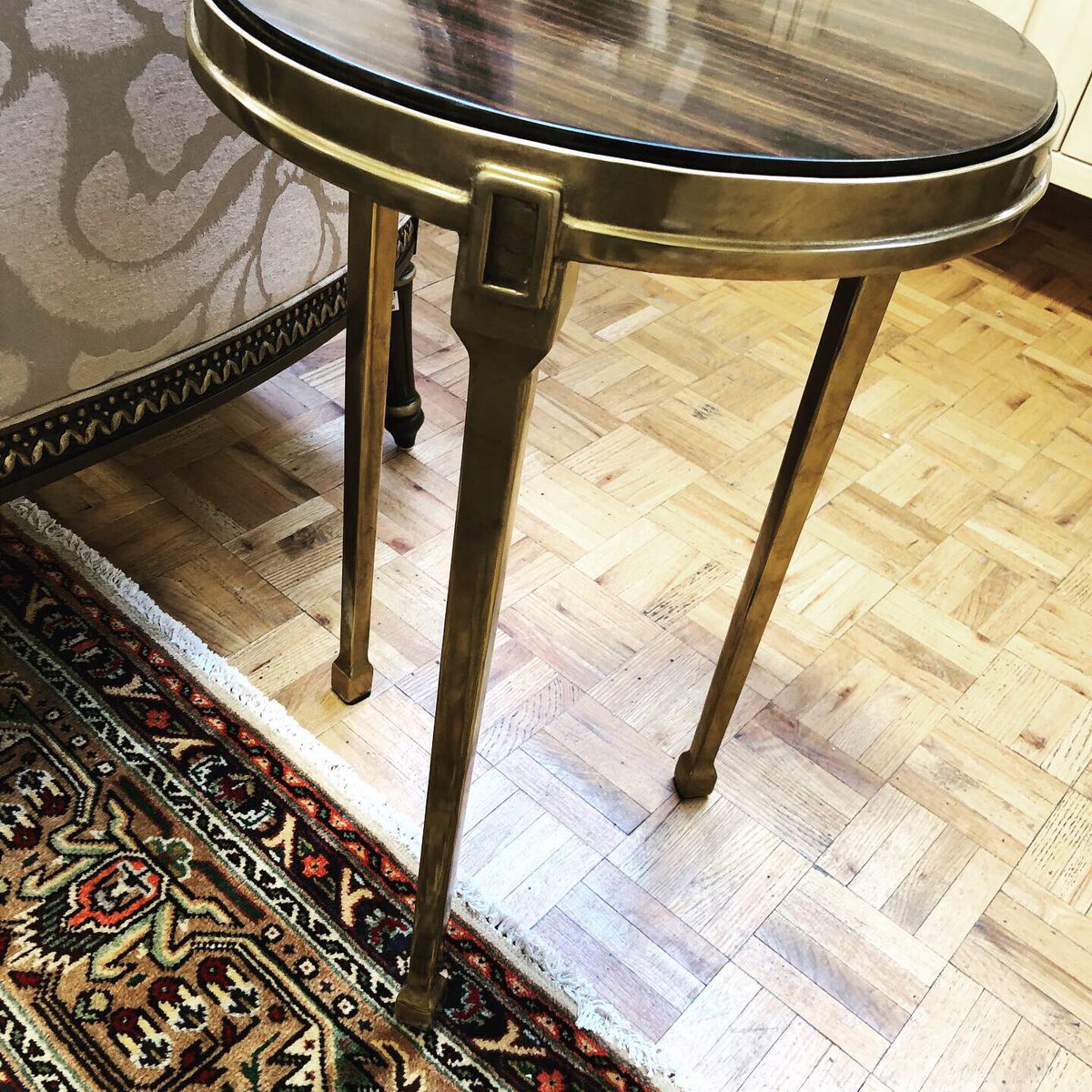 OfThingsPast's tweet photo. [ Small Space Perfection ]
No space. No problem. This end table adds a lot of style without demanding a lot of space. 
#loveconsignment https://t.co/6GKcC0Z67F