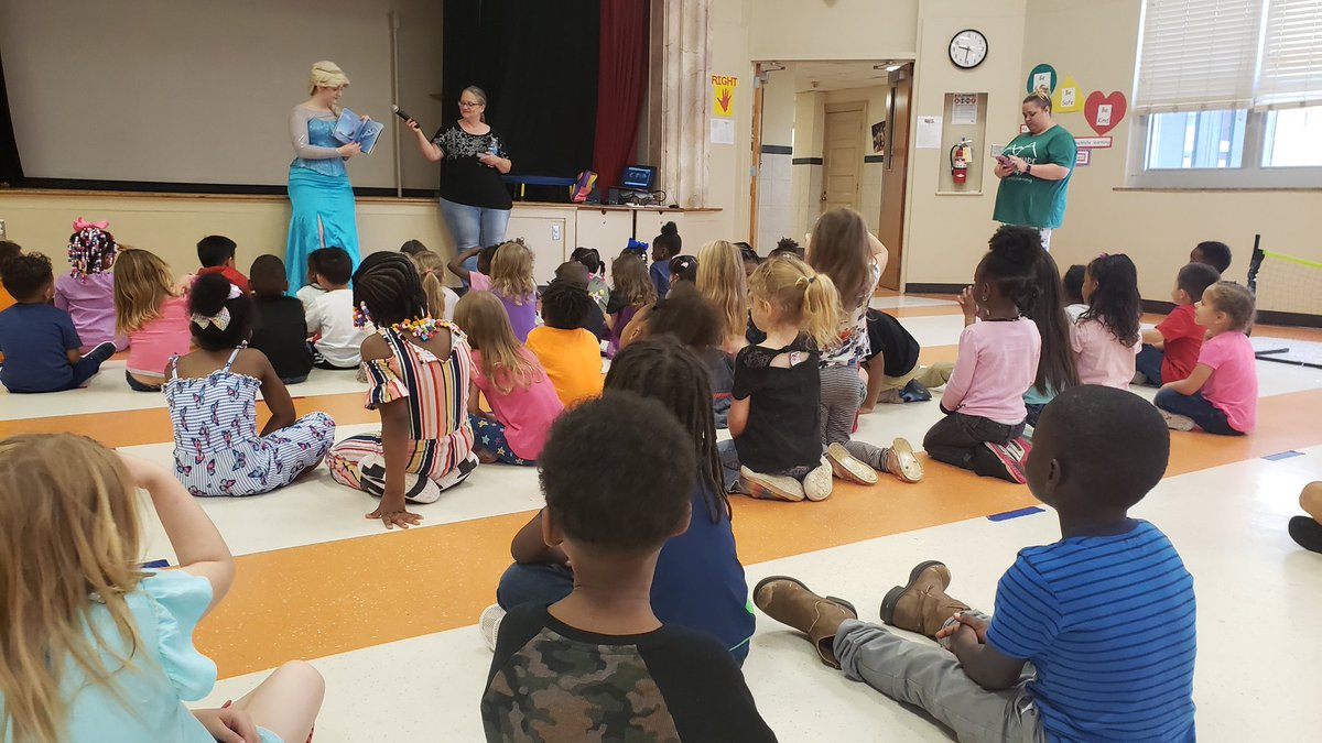 nlongoriaHS's tweet photo. How could I forget!!!! Elsa came from Arendelle to read a special book with us, yesterday. My kids loved it! #mayfieldsHSmunchkins @HeadStartHeroes #HeadStart #wfisdEarlyLearning https://t.co/1sI21tZs8C