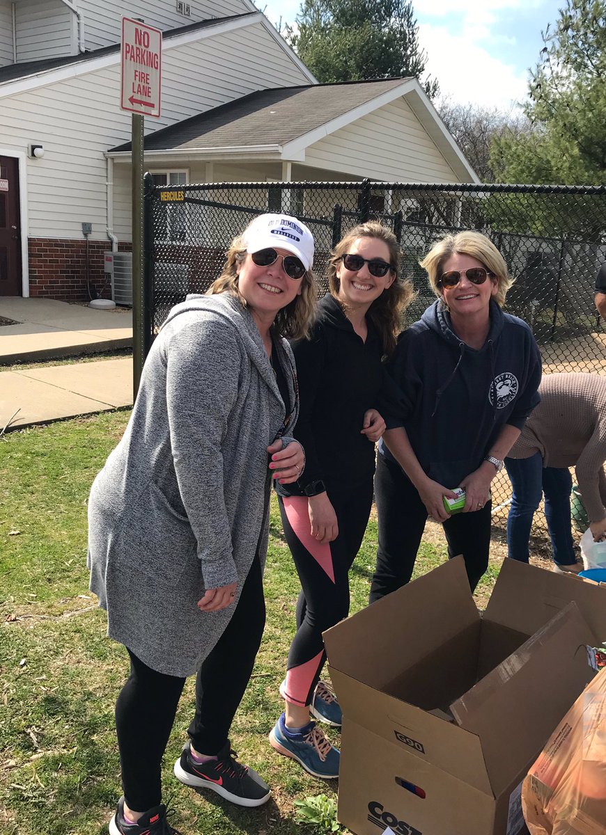 MTVMoose's tweet photo. MTV Staff delivering food to our families today!   Thank you!! #lcps20 https://t.co/KGYxG1F0va