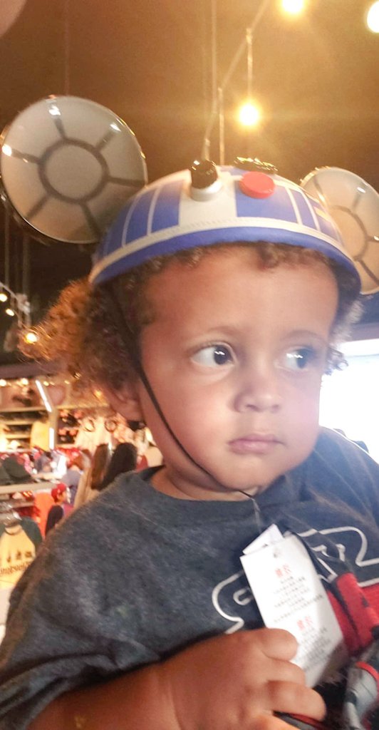 swfandomreport's tweet photo. We're so saddened about stupid #Corvid19 and how badly it's affecting the health and world in many ways. We truly were looking forward to visiting Batuu in just a matter of a few days.💔 praying we get a cure ASAP and lives are spared. #batuu #Disneyland #Prayers #swfandomreport https://t.co/gWAImSA8Dh