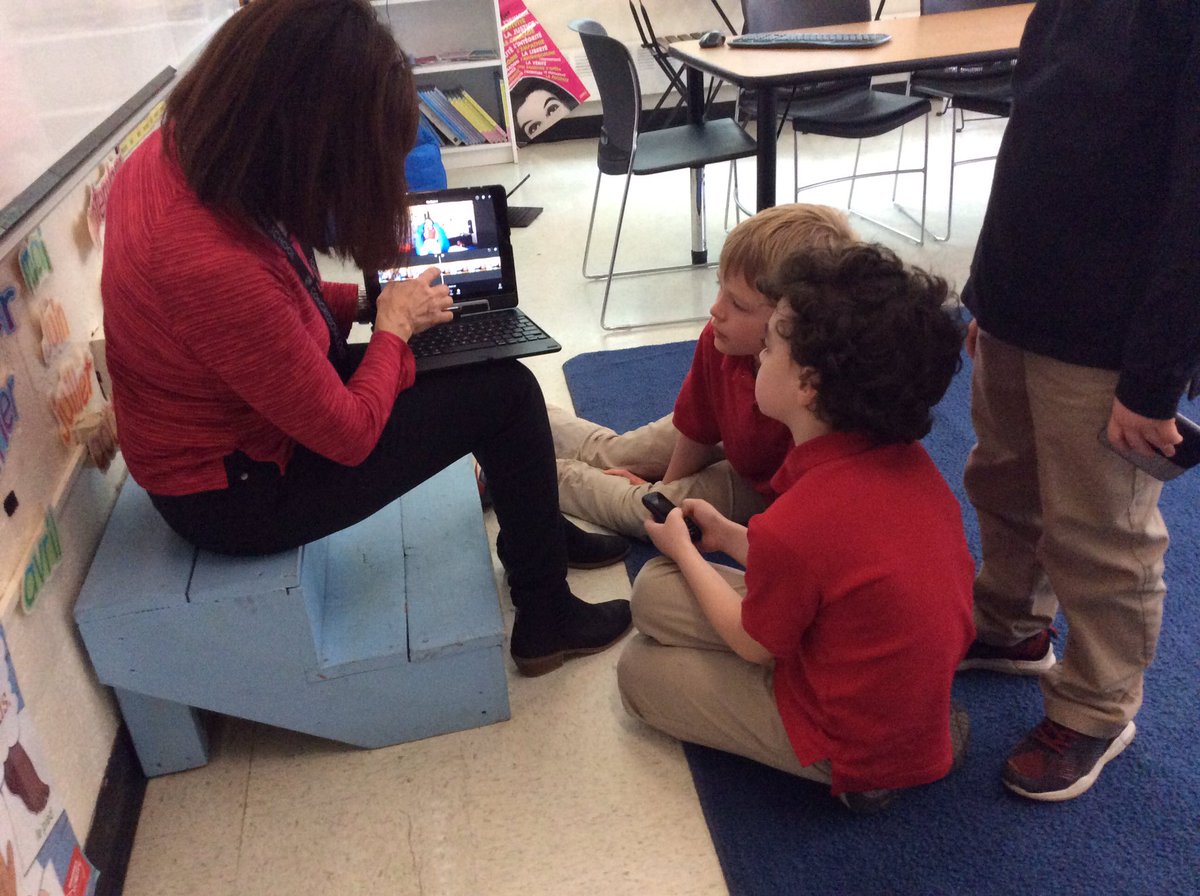 3rd graders performed skits discussing French meals when performing La soirée pyjama youtu.be/ZR_PItSg4XA 
They learned how to use the #greenscreen the #iMovies apps!
#CongressionalSchool #projectbasedlearning #langchat
