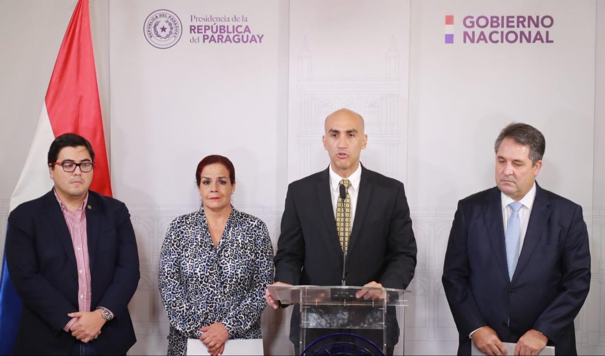 MazzoleniJulio's tweet photo. Informo que el Laboratorio Central reportó hoy 5 casos procesados que resultaron negativos y 1 positivo, sumando así 6 casos confirmados de #COVID19 en el país. Además, se suman medidas de prevención mediante Decreto N° 3451/2020. @msaludpy https://t.co/xsRj4s3Rfp