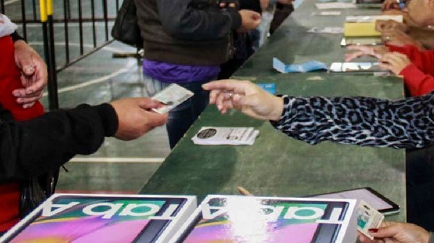 El 80% de las familias de El Bolsón ya tienen su tarjeta AlimentAR conmarcaandina.com.ar/2020/03/12/el-…