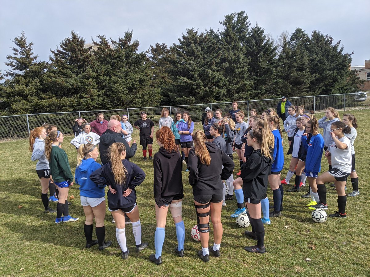 Mason_gsoccer's tweet photo. A huge shoutout and special thank you to local club coach and technical trainer, Dan Jury. He made a special trip out to Mason to teach players and coaches the best way to implement the FIFA 11+ injury prevention program. https://t.co/2fcPHTdofh