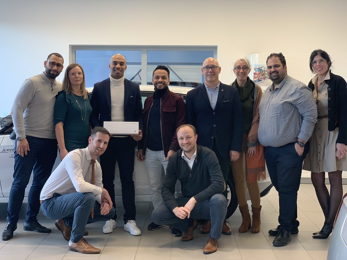 karimghajji's tweet photo. C'est avec fierté que je vous annonce le lancement d'un partenariat pour les années à venir avec #jeanninautomobiles Volkswagen.
En route pour de nouveaux défis.
Entouré des meilleurs, on est plus fort.
  #worldchampion #kickboxing #k1 #boss2fin #sponsor #golf8 @allalFA https://t.co/xZ4eqz33VS
