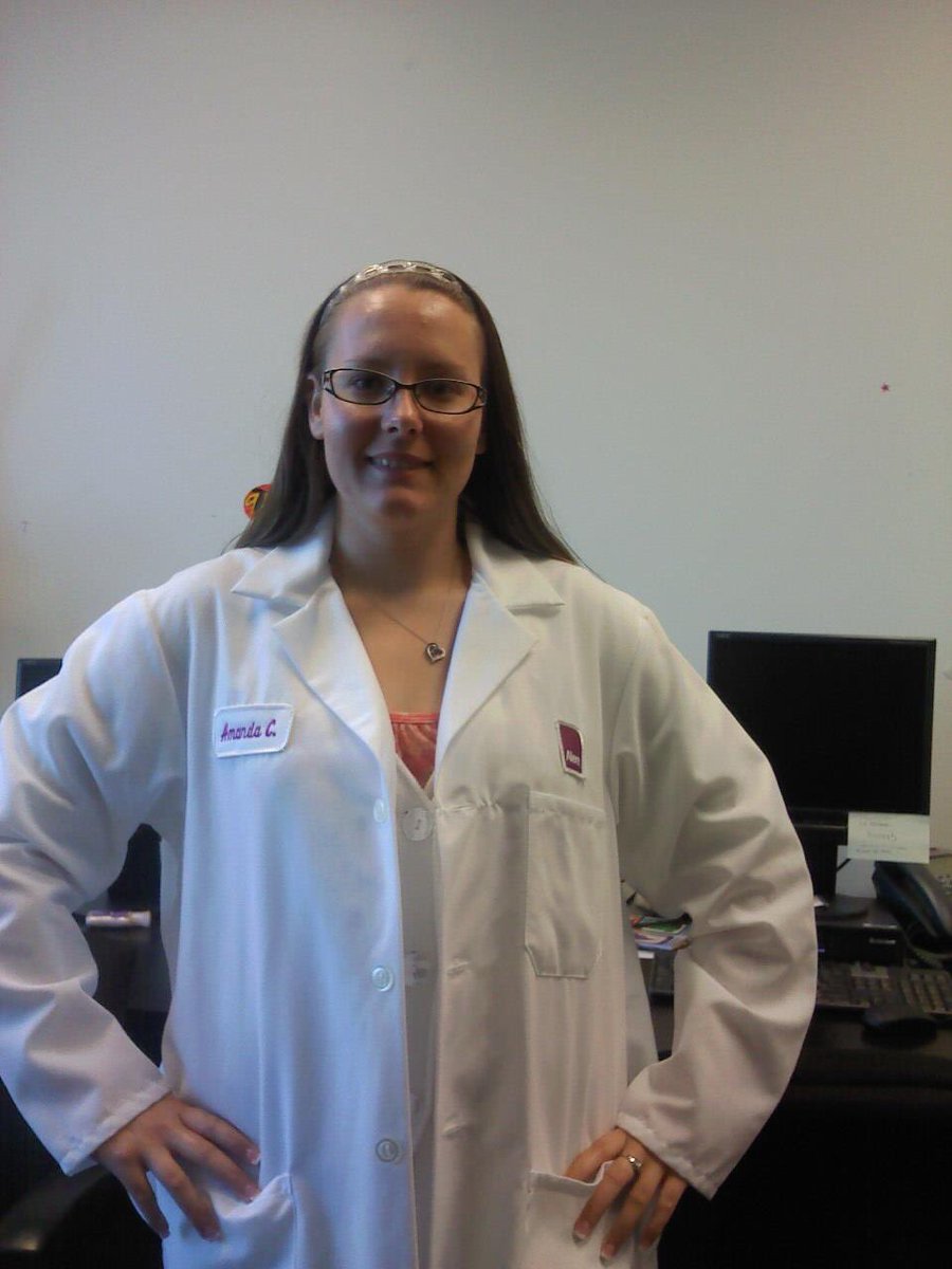 MadsciA's tweet photo. This day 7 years ago I received my first official lab coat. Probably in the Top 15 moments in my life. #labtechnican #firstindustryjob https://t.co/jAIPJtUMGk