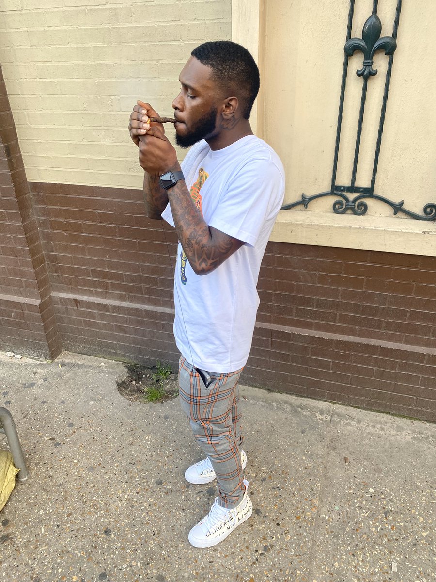 ifinessedem's tweet photo. flex on niggas so u know they wanna kill a G #PTSDTour https://t.co/M7svpxXfGR
