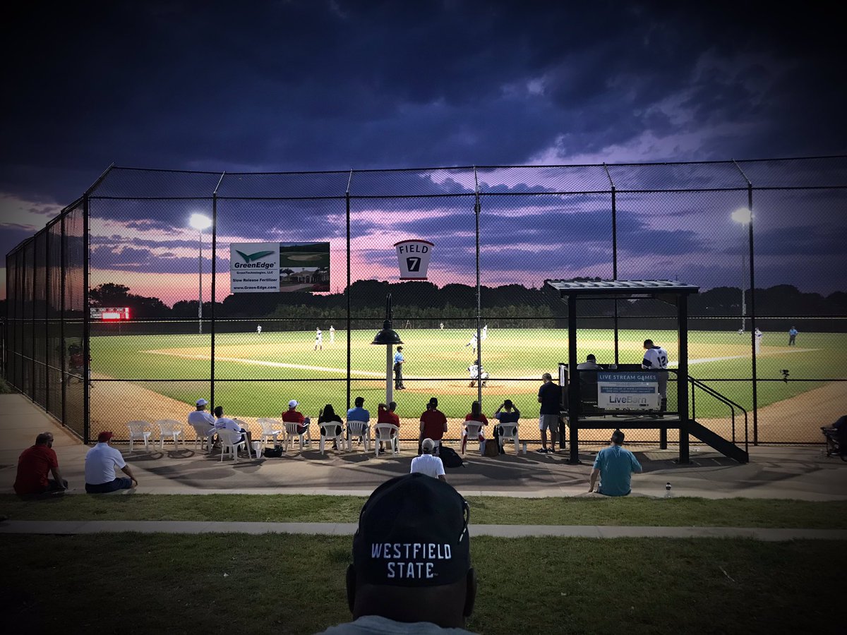 sgarner10's tweet photo. Soaking it all in while we still can.  🌴⚾️🦉. @WSUOwlsBaseball https://t.co/DV0nnOrF7T