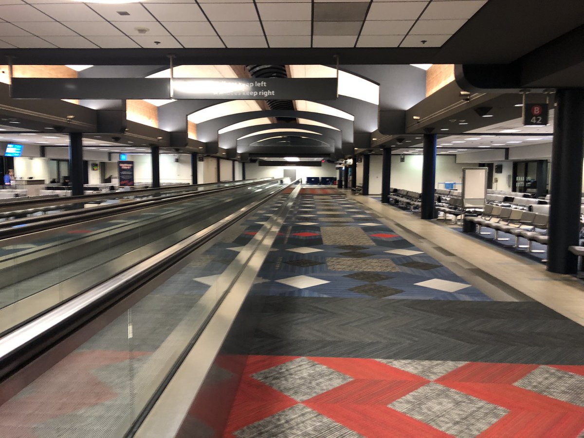JGeisweidt's tweet photo. Wow... I have never seen the Pittsburgh airport so empty https://t.co/kVf4pgRWQn