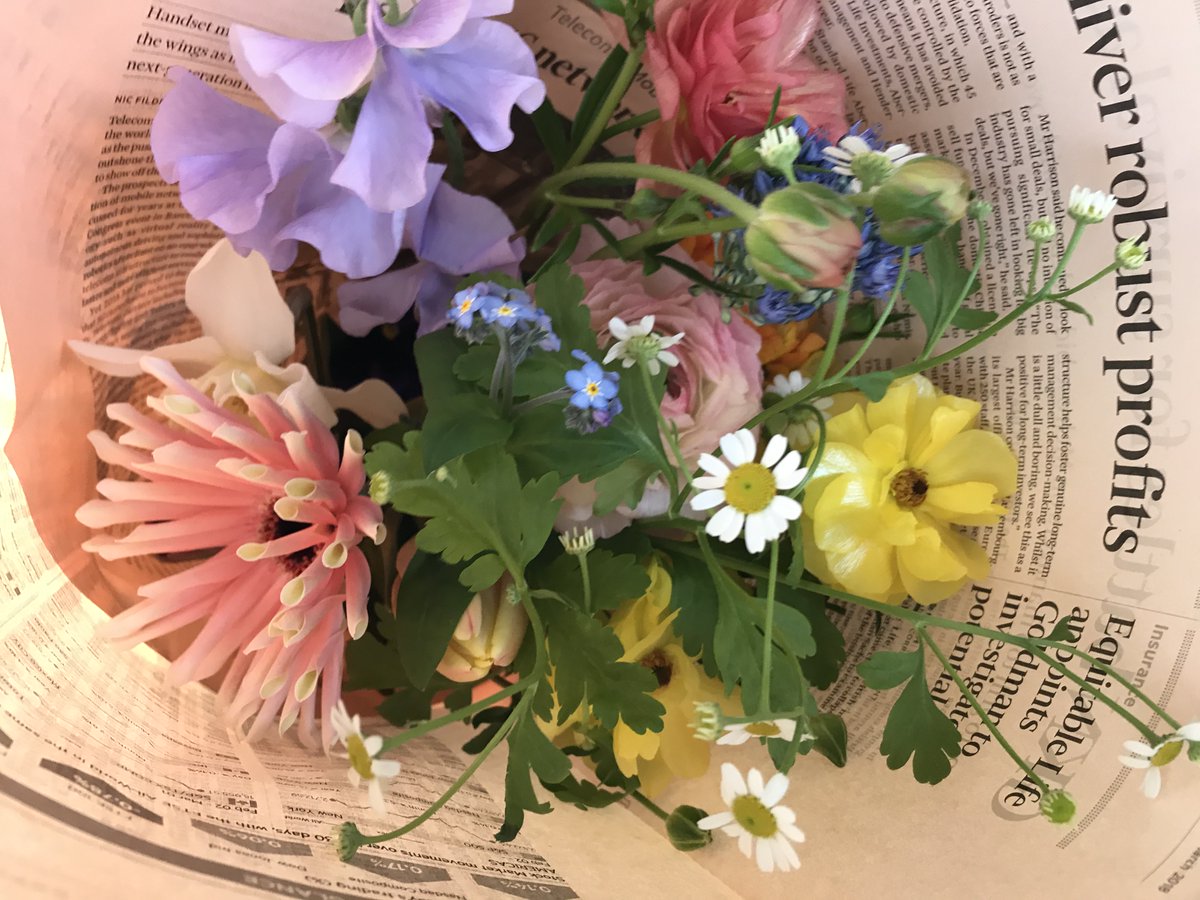 RozeCafe's tweet photo. お花を飾ってパワー充電♪　免疫力up！
#お花の定期便 #お花レッスン #お花のある暮らし #さいま市 #浦和 https://t.co/o8Lm70F2hn