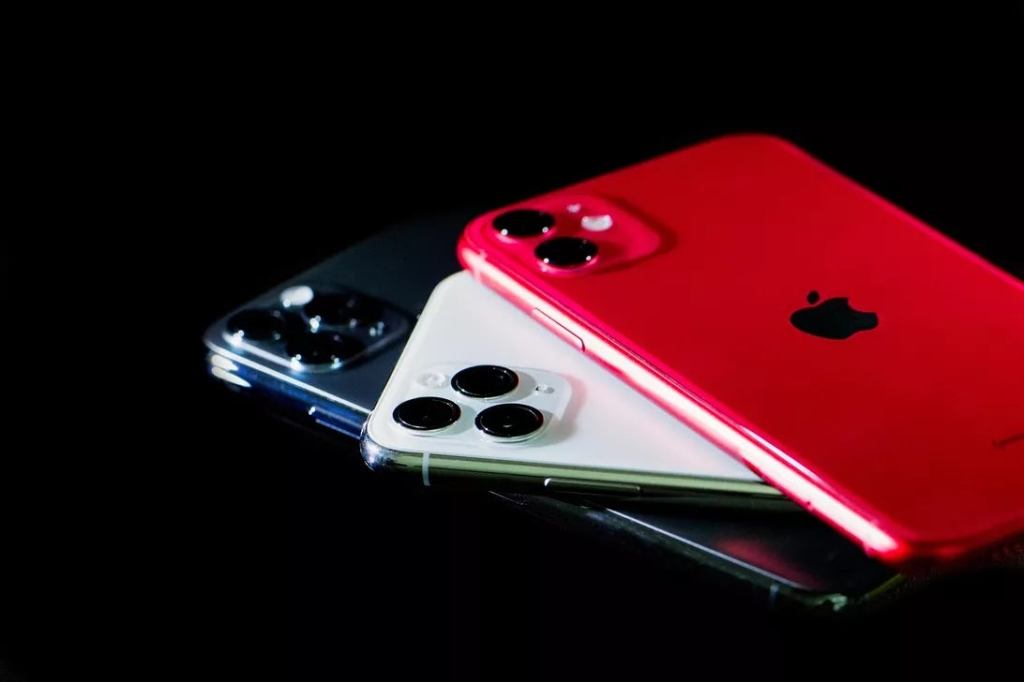 Gizchina's tweet photo. iPhone 12: At least one of the models will include a "World Facing" 3D camera #2020iPhones #Apple #iPhone12 #iPhone12ProMax #3Dcamera #news https://t.co/ExOHgoES5T https://t.co/X4oUIHmqEv