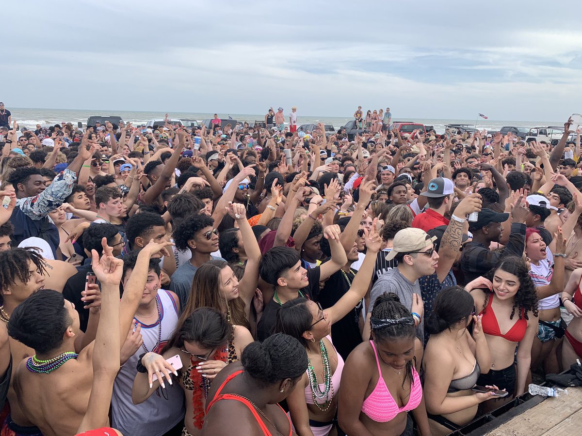 hotz95's tweet image. Day 4 or #SpringBreak2020 is done! THANKS to @party361tx for throwing the BIGGEST Beach Gathering. Catch the #HotZ95 @thomasjhenrylaw Beach Patrol broadcasting live again tomorrow at Mile Marker 32. ☀️