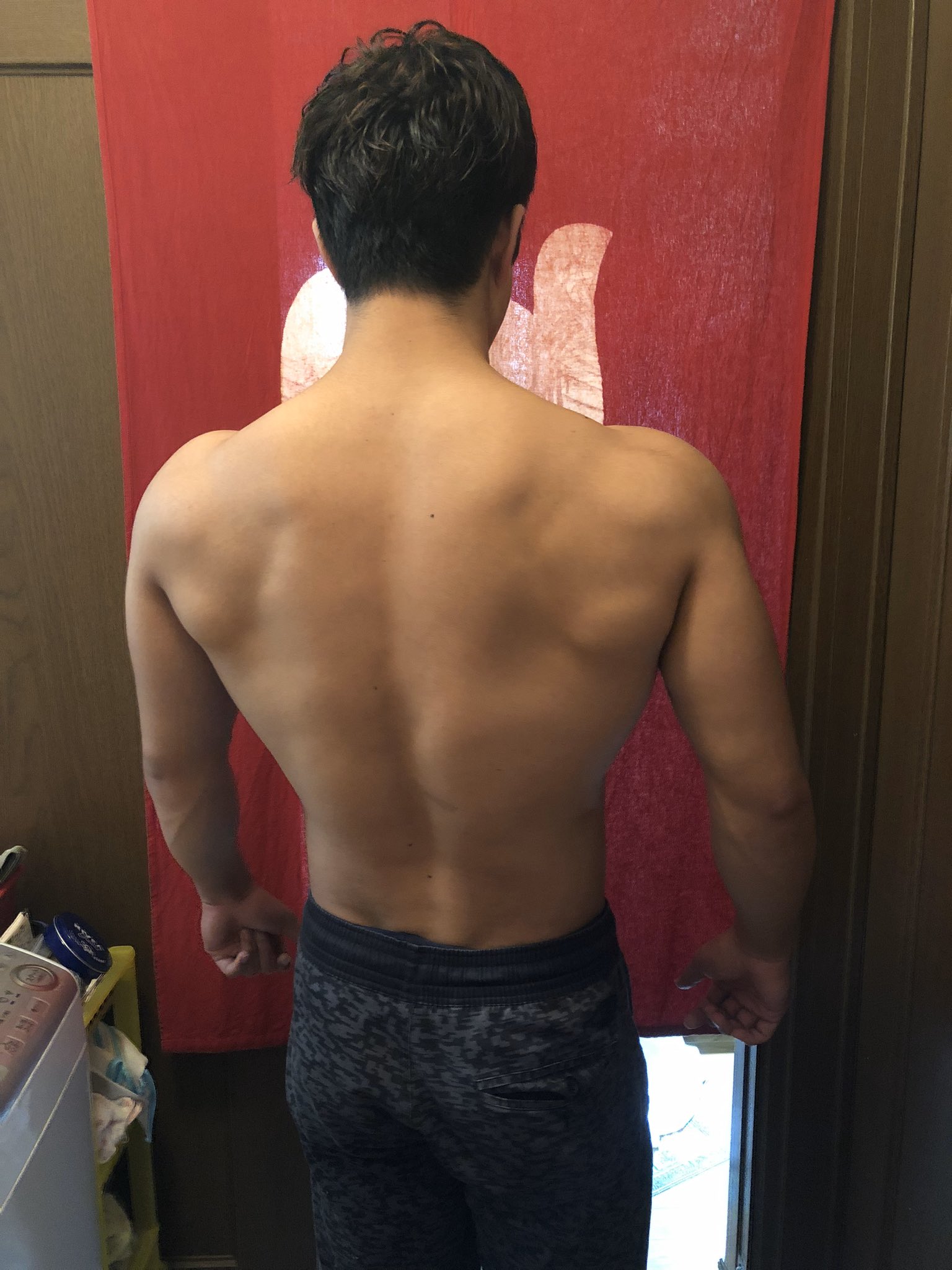 なーすけ 筋トレ Sur Twitter いろんな時期の背中 コロナばっかりで気が滅入るからカッコいい背中貼ろうぜ T Co 9tteswjrdb Twitter