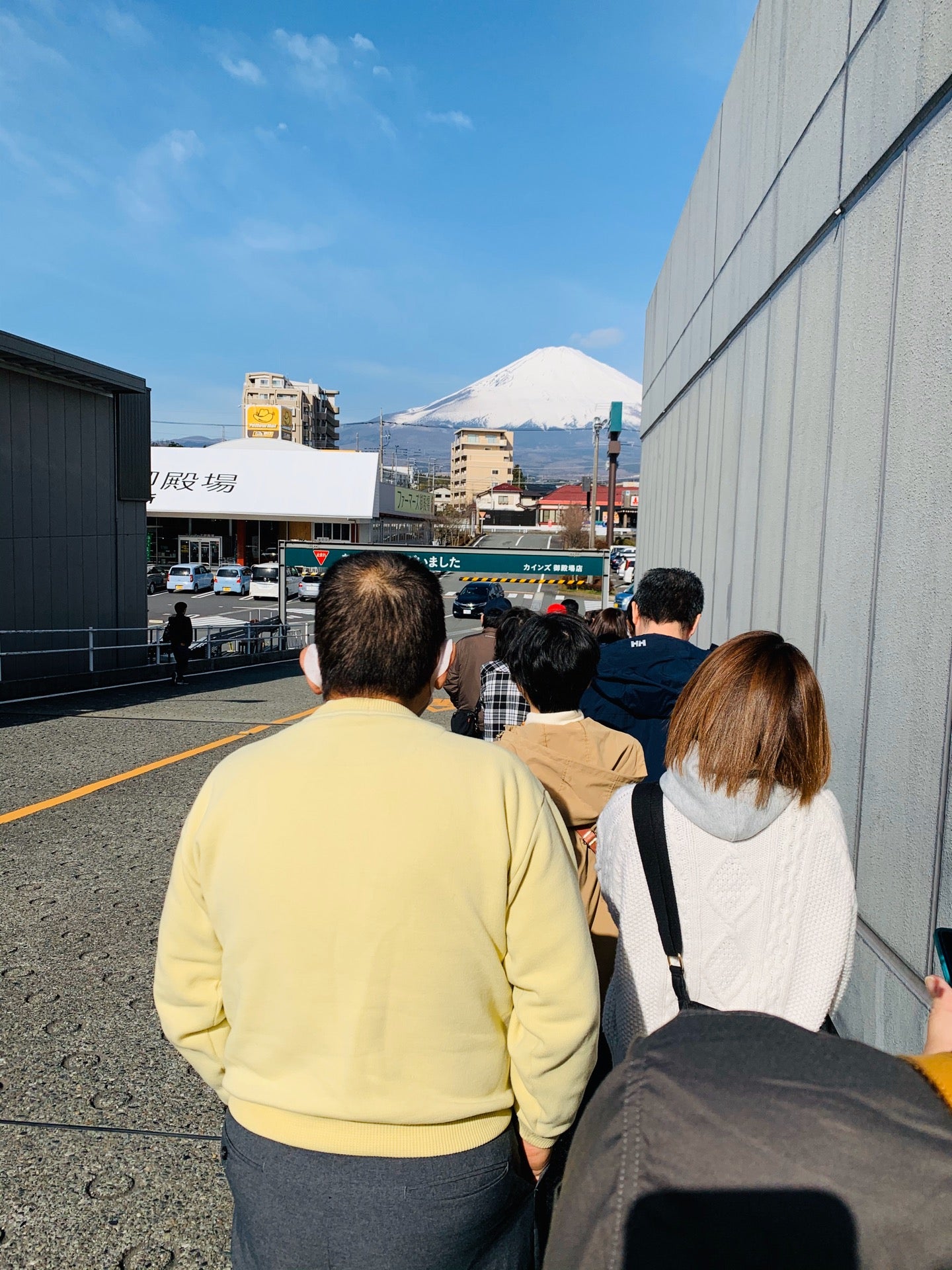 うっちい マスク行列 カウント係のお兄さんが来た カインズホーム 御殿場店 In 御殿場市 静岡県 T Co 9nlwte2tvh