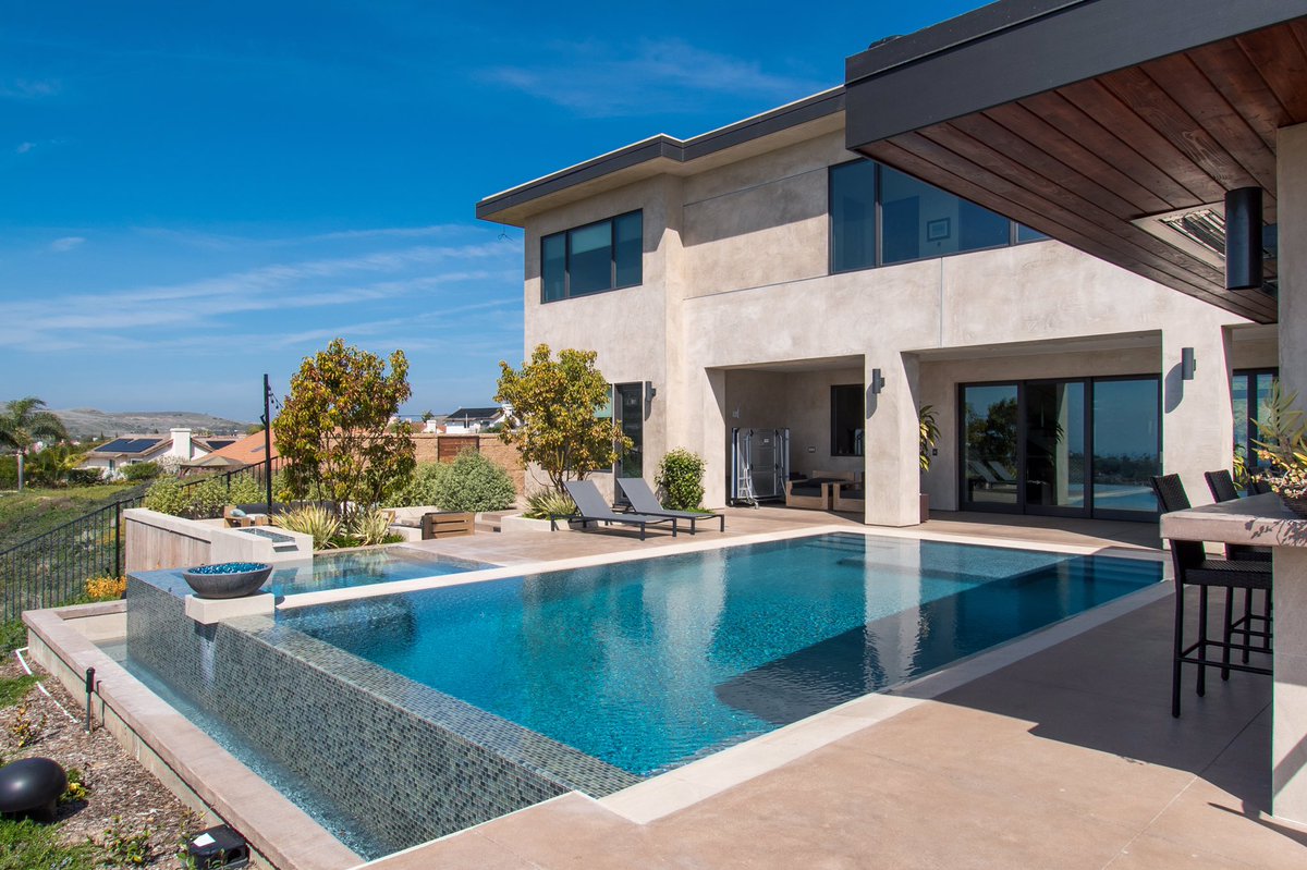 teserraoutdoors's tweet image. Another #stunning #infinityedge #pool &amp;amp; #spa completed in #SanClemente🌴☀️ Managed by Austin Ortiz💧