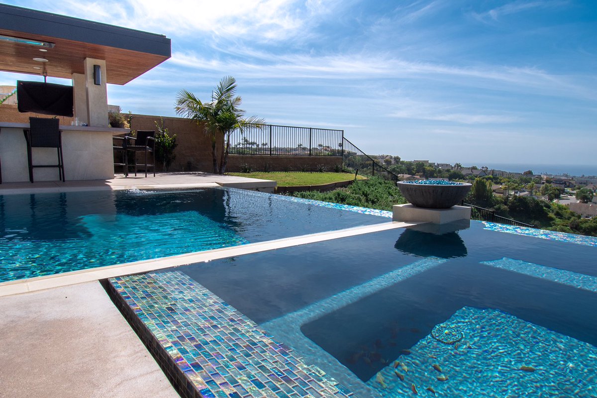 teserraoutdoors's tweet image. Another #stunning #infinityedge #pool &amp;amp; #spa completed in #SanClemente🌴☀️ Managed by Austin Ortiz💧