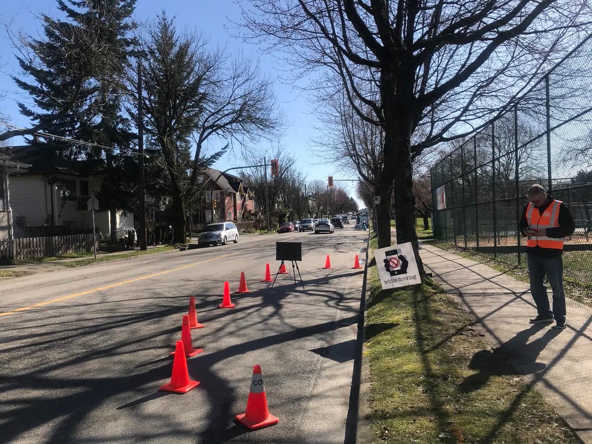 TheGWCPC's tweet image. Another successful #speedwatch and #cellwatch with our #volunteers and @RoadSafety_Paul , we continue to educate and provide awareness on #DistractedDriving 

DYK: Distracted drivers are 5x more likely to crash when using a hand-held device! 

@VancouverPD @VPDTrafficUnit 
@icbc