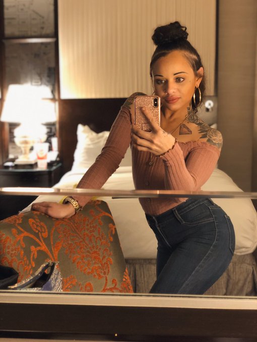 Feeling natural and feeling pretty in DC! Come see me!  misshollyhendrix@gmail.com https://t.co/Rmpk