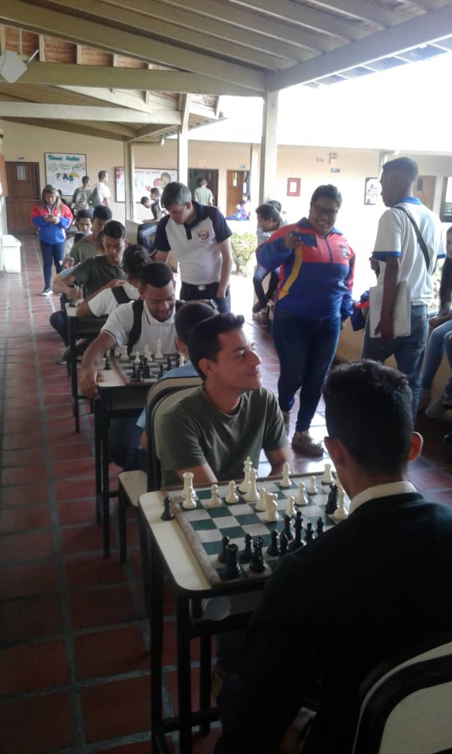 UNEFAextension1's tweet photo. Torneo amistoso de Voleibol y ajedrez se realizo desde la coordinacion de deportes como parte del peograma #unefavaalliceo @Unefa_Yaracuy @unefa_ve @angiolillofp @UNEFA_VASyPC #masdeportes https://t.co/CllMXwwlzp