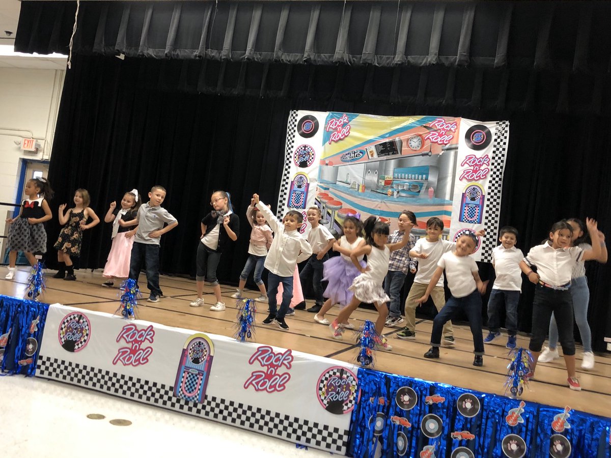 SunriseMtnEPISD's tweet photo. Kinder students rocking to the 50s! #pinkladies #iamepisd https://t.co/Vffu1cJIDG