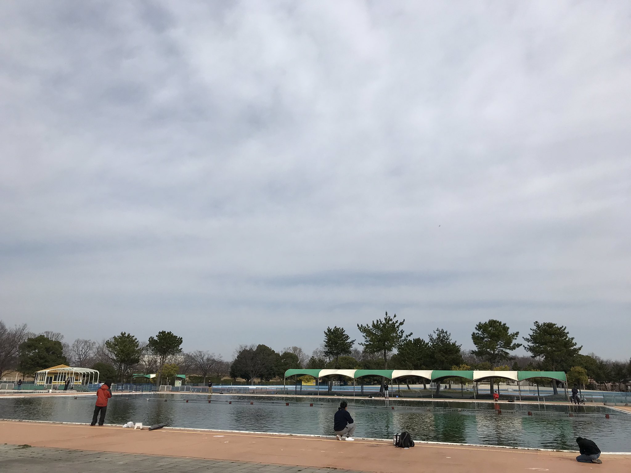 公式 川越水上公園 3月13日釣り場営業中 本日も晴れ模様の川越 少し肌寒さがあります 今朝の水温は13 本日は金曜日ということでナイター営業もあります 朝からたっぷり釣りをお楽しみいただけます 川越水上公園 川越 公園 釣り