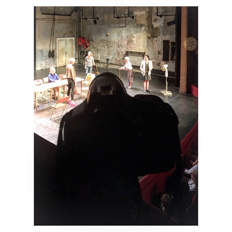 |AU THÉÂTRE CE SOIR|
#jeudepaume .
#picoftheday #picoftonight #jeudepaumeaixenprovence #dignedesloges #theatre #12hommesencolère #pourunebellecause #reginaldrose #associationarche #aixmaville #instatheatre #lestheatres #inmyeyes #photography #mypointofview #friendtime