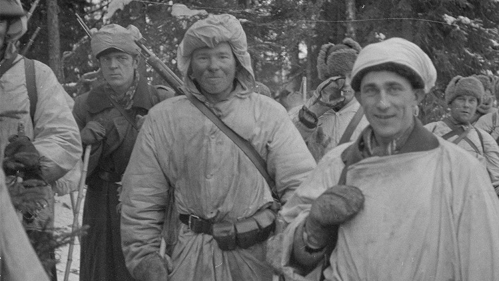 Talvisota päättyi 13.3.1940 eli tasan 80 vuotta sitten 🇫🇮🇫🇮🇫🇮
Jaa sinäkin tämän päivän muisto!

Tässä talvisodan aikaisessa SA-kuvassa on todennäköisesti JR 69:n miehiä Kollaanjoella.