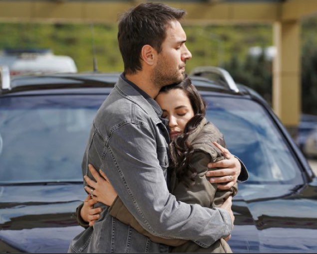 Çok özledim,öyle böyle değil 💔
Hiç kimse avutmuyor,boşluğunuz dolmuyor 
#iremhelvacıoğlu #UlaşTunaAstepe #Neftah