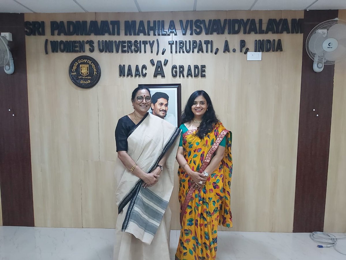We_LEED's tweet photo. Indian Startup : Challenges and Solutions..Happy to be invited to deliver the key note address to the graduates of Padmavathy Thayar University, Tirupati. Thank to Vice Chancellor Prof.Jamuna and Prof.Vijayalaksmi for honoring me. https://t.co/SmW09n1Q6Y