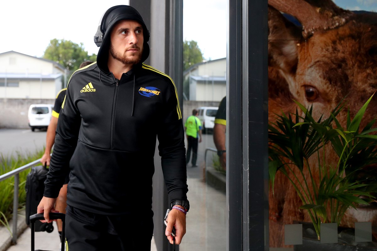 SuperRugbyNZ's tweet photo. Teams are in the house!
@ChiefsRugby v @Hurricanesrugby π
#CHIvHUR #RugbyRecoded https://t.co/0pNWXlSryY