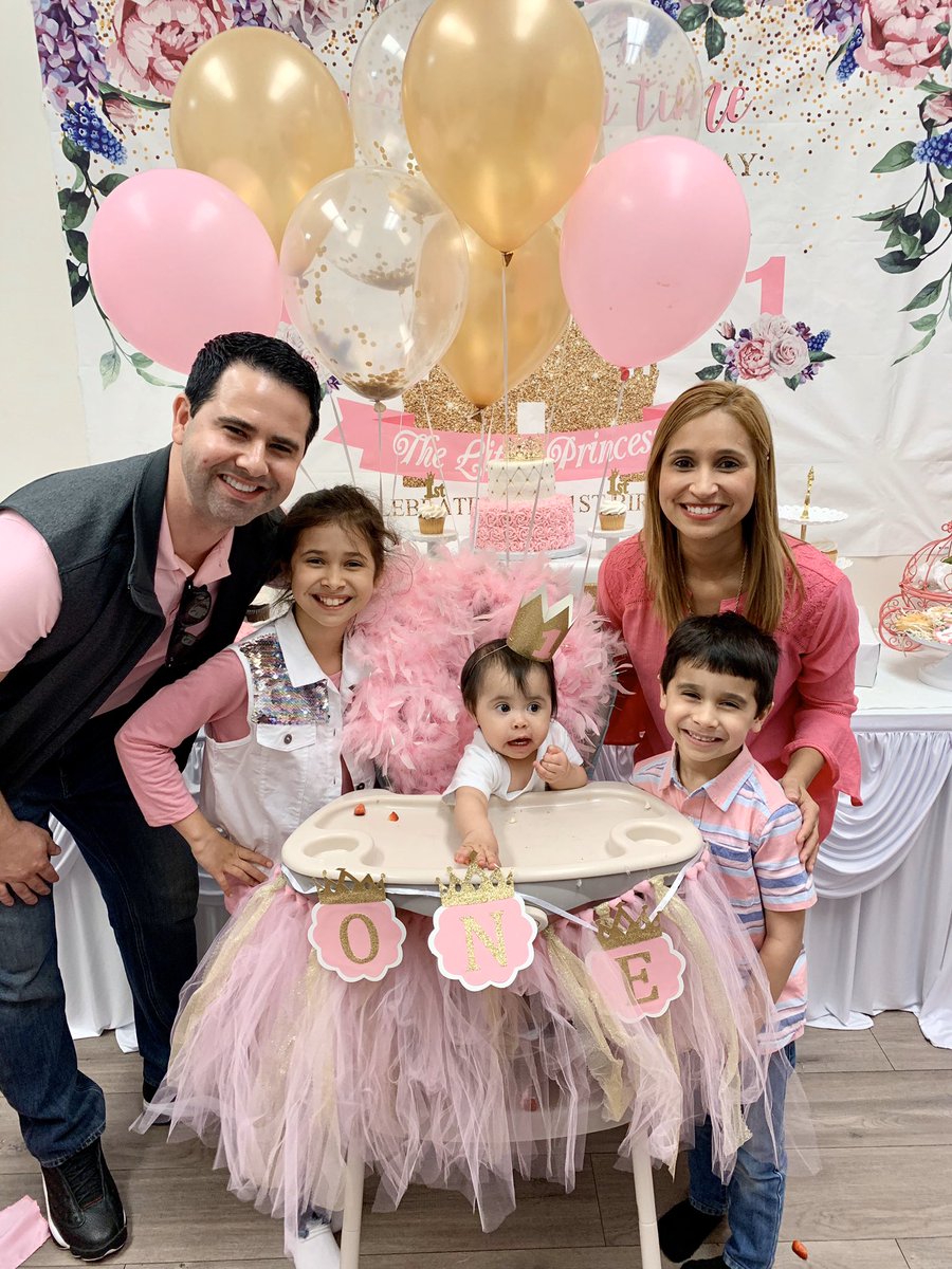 2LuVLeA's tweet photo. 👸🏻What a fun and beautiful RoYaL Celebration for our sweet baby girl, Chansley Lillian’s 1st Birthday! If you are looking for a place to hold a small and intimate party for your little one, I highly recommend We Rock the Spectrum in Daphne, AL! #TheWeaverWay https://t.co/QYt7zz3ZW9
