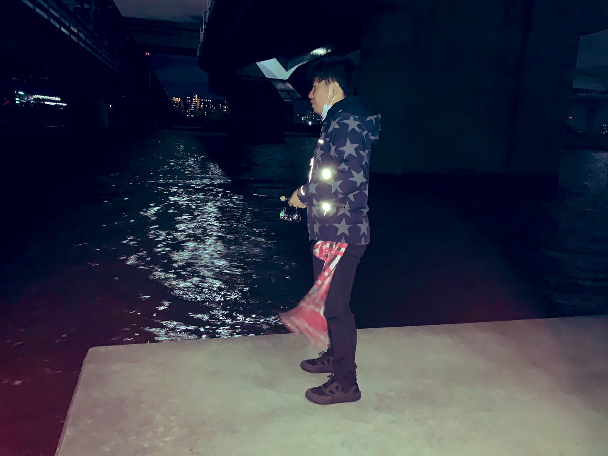 YohjuT's tweet photo. チャルメラwithスカイツリー🏮
夜釣り前の腹ごしらえ🍜
陽気なおじちゃんが「良いアングルだ」って撮ってくれた📸
風強く寒くて、すぐ諦めた🎣笑
#シーバス
#ぼうず
#チャルメラ
#屋台
#キッチンカー
#春雷
#SHUNRAI https://t.co/8ga9aOniDU