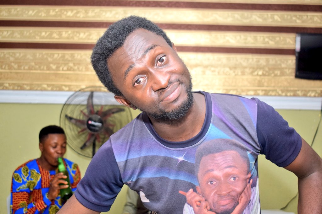 mclaffcfr's tweet photo. Mo wà emotionally constipated, I don't give a shiit.
#TGIF - Thank God I'm Funny
#M2DM https://t.co/xehirMC6oh