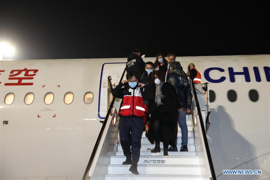 chinascio's tweet photo. A charter flight carrying a 9-member Chinese aid team, along with tonnes of medical supplies, arrived at #Rome's Fiumicino Airport on Thursday night, in part of China's efforts to help #Italy contain the novel #coronavirus outbreak.
https://t.co/QjFO4nw17m https://t.co/Uch31dFsag