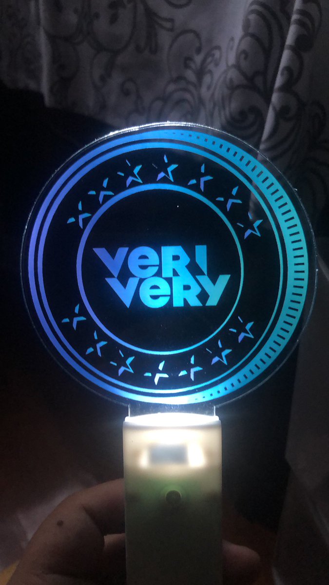 iggy_xox_'s tweet photo. So yeah my beautiful babies #VRVR #VERIVERY #VERRER #VeriveryLightStick #Kpop #VERIUS #VERIABLE #VERICHILL #FACE_ME https://t.co/ZtIw5slO5c
