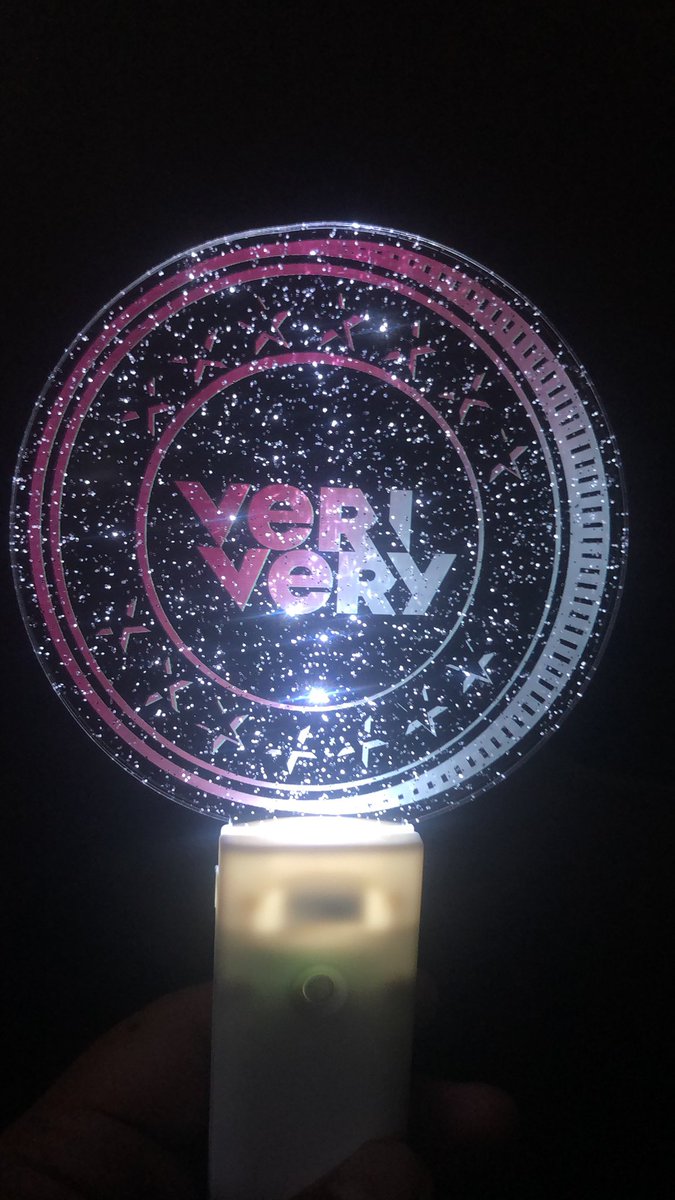 iggy_xox_'s tweet photo. So yeah my beautiful babies #VRVR #VERIVERY #VERRER #VeriveryLightStick #Kpop #VERIUS #VERIABLE #VERICHILL #FACE_ME https://t.co/ZtIw5slO5c