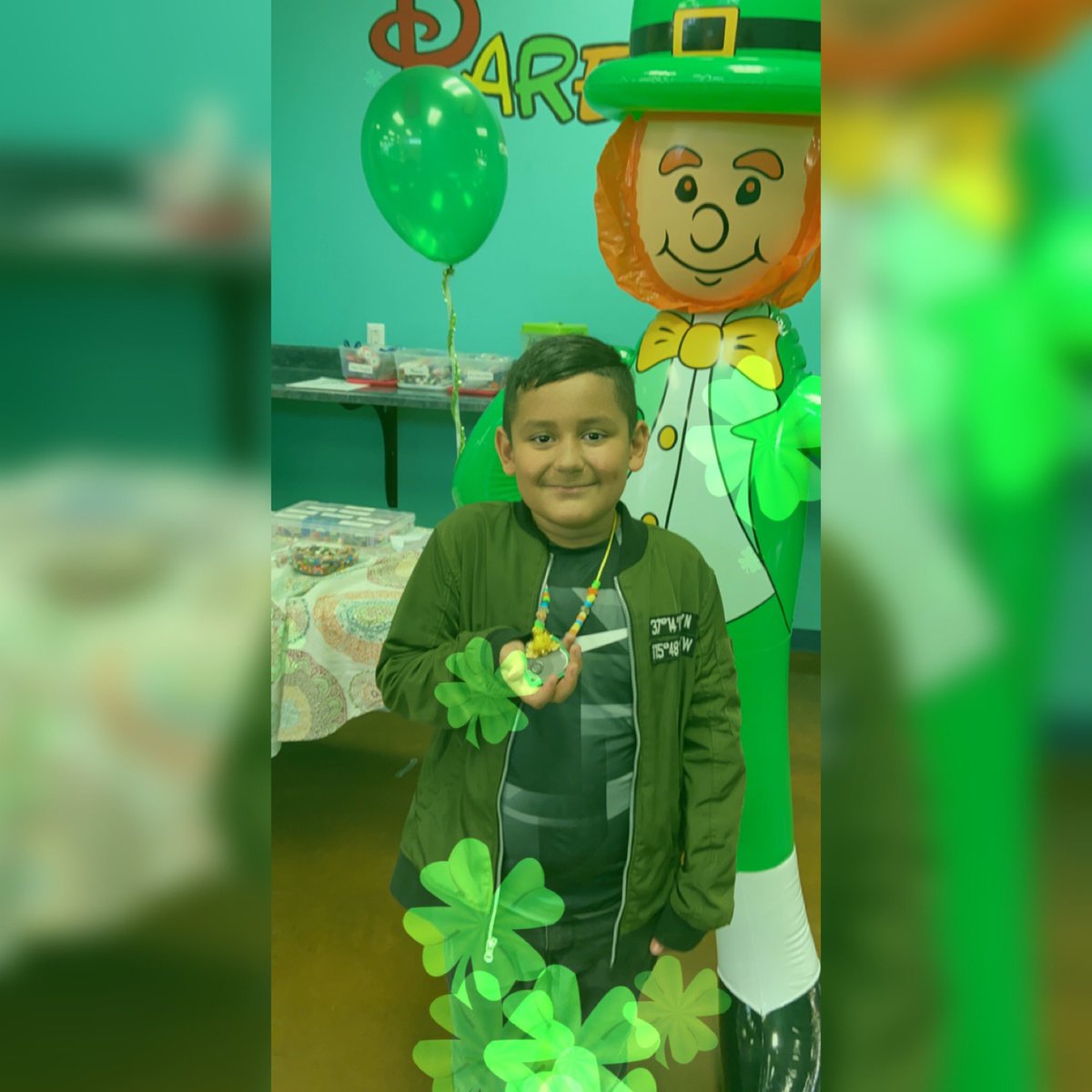 TXKids_Dental's tweet photo. Your smile is worth more than a pot o’ gold 🤠🍀🌈 our Joe Battle location has a swell time teaching the kiddos how to make their very own St.Patricks day necklaces yesterday 💚 #tkdc #joebattle #smiletexasstyle #craft #stpatricksday https://t.co/i6f8lfkUNP
