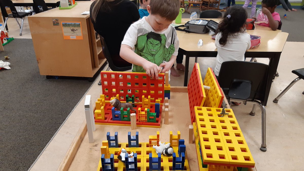 yellowcastle2's tweet photo. Today we worked together to make some zoo's. We even had people come to visit. https://t.co/1wLNpwfPRb