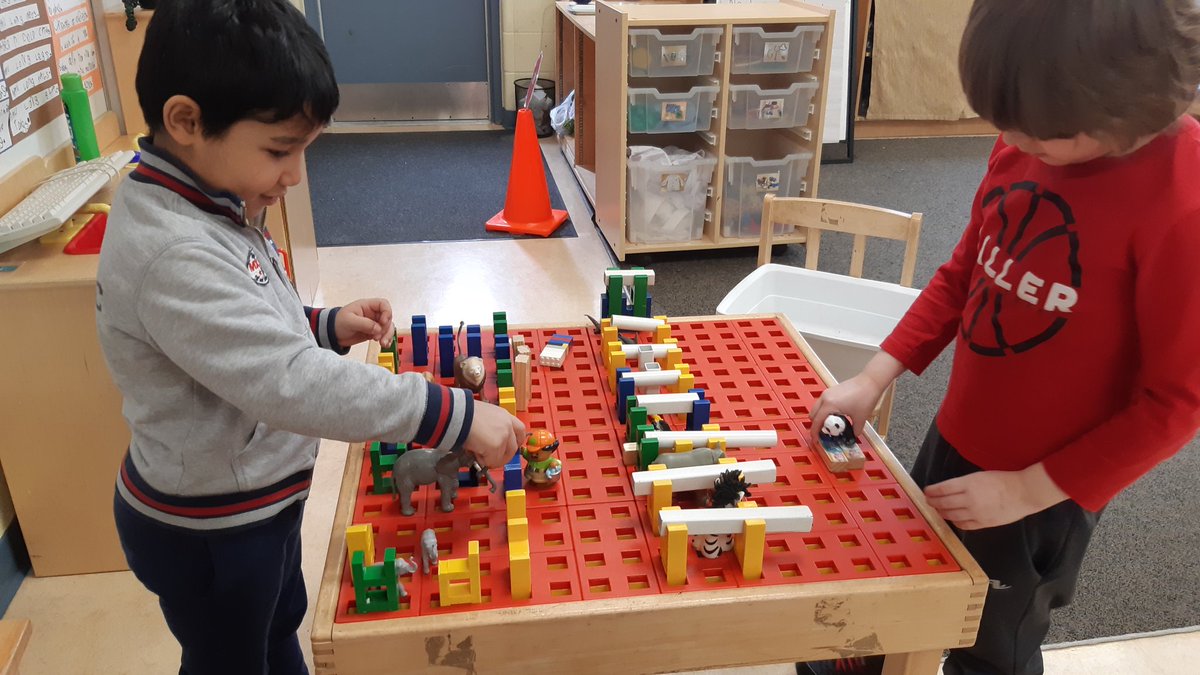 yellowcastle2's tweet photo. Today we worked together to make some zoo's. We even had people come to visit. https://t.co/1wLNpwfPRb