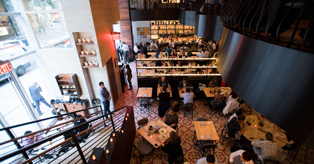 EatLocalGuide's tweet image. Restaurants Across the Country Struggle to Respond to Coronavirus dlvr.it/RRnLYg