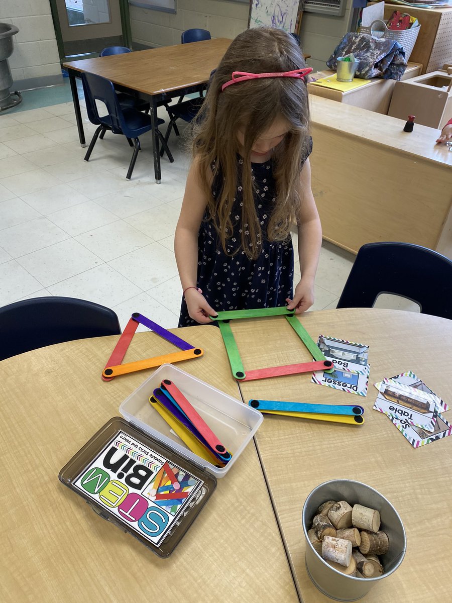 mrsksamson's tweet photo. Students constructed letters and shapes with our #stembin materials! @HCDSB_StFrancis https://t.co/2RLf3qHdBD