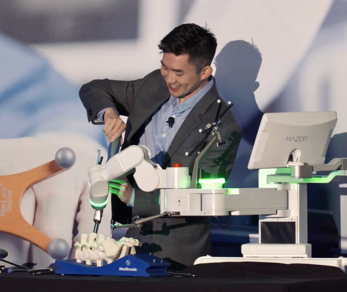 martinphammd's tweet photo. I did warn you, if you give me a spine robot and a stage Iโm gonna talk your ear off.
@UCSDNeuroSurg @UCSDHealth @Medtronic #robotics #spinalrobotics #spinetechsummit https://t.co/htsWJmboUe