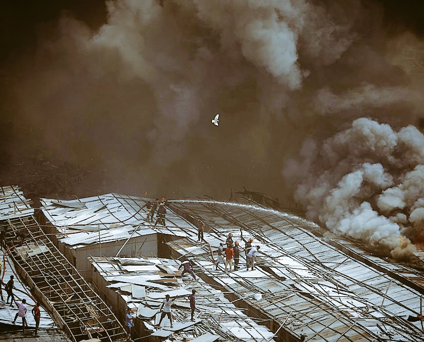Sazzaddhossain's tweet photo. #Fire #Mirpur #Slum #Dhaka #Photobysazzad #Bangladesh #Messivefire https://t.co/BAGwZ9GXf6