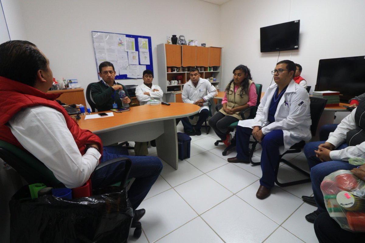 A través de la Juridiccion # 02 se gestiono la estancia de tres doctores con las siguientes especialidades, un urgenciologo, un anestésiologo y un ginecólogo, quienes estarán los días lunes, martes y jueves en el hospital #TetelaDeOcampo. Nuestro compromiso con los tetelenses